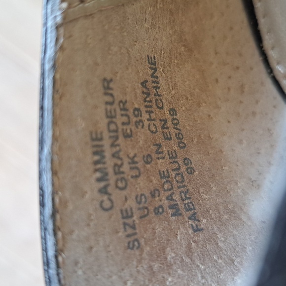 Liz Claiborne "Cammie" Black Leather High Heel Pumps Elegant Chic Round Toe - Picture 6 of 16